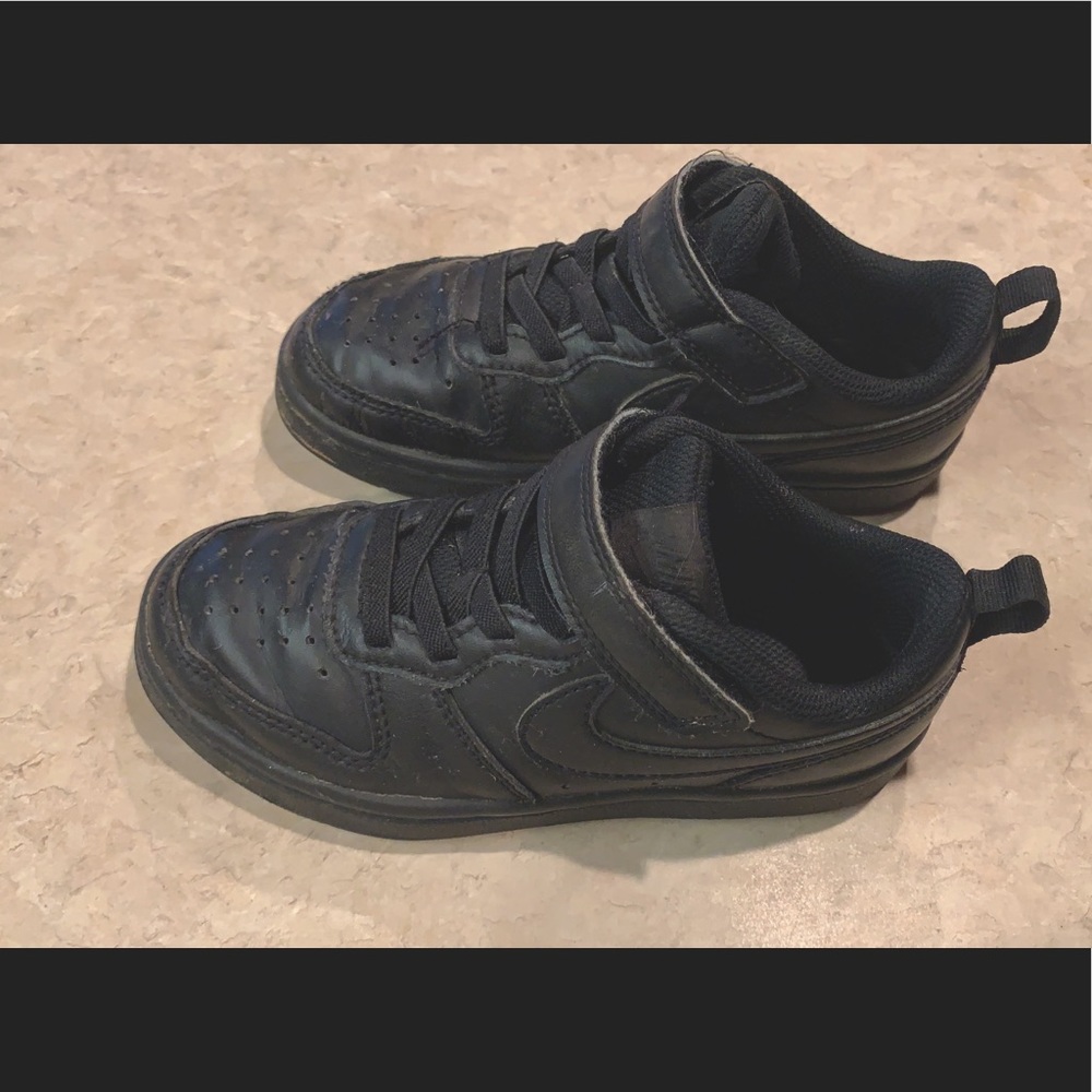 Black nikes boys toddler.